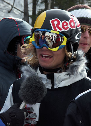 Jon Olsson intervjuas av TV-sporten.