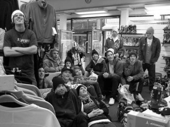 Secondhandsfest/filmvisning  på Adams.