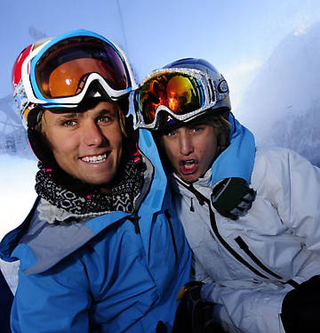 Oscar (t h) följer Jon även i klädvalet.