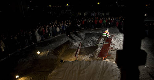 Snöglädje på Stora Torget i Karlstad i lördags.