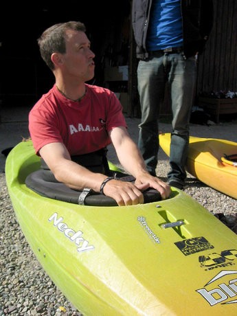 Dennis visar oss hur vi ska sitta rätt