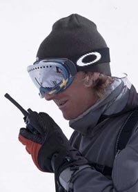 Jonas kollar läget via radio