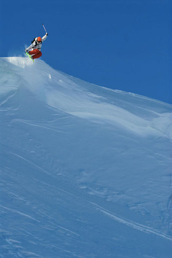 Emanuel Hedvall droppar i Gränsen.