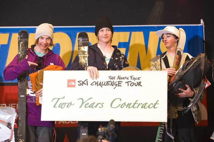 Tom-Oliver Hedvall med nya kontraktet.