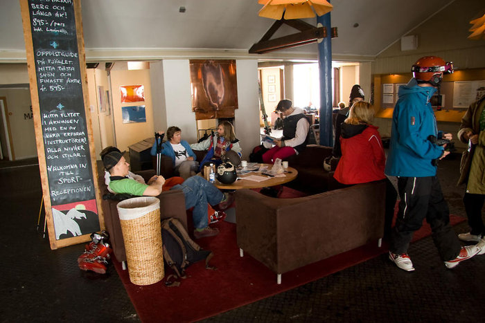 Åkarna avvaktar tävlingsledningens beslut: inställt idag.