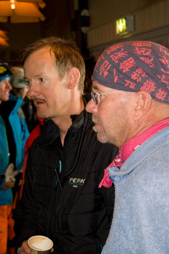 Tävlingsledare Robert Gustafsson och domare Felix St Clair-Renard i samspråk.