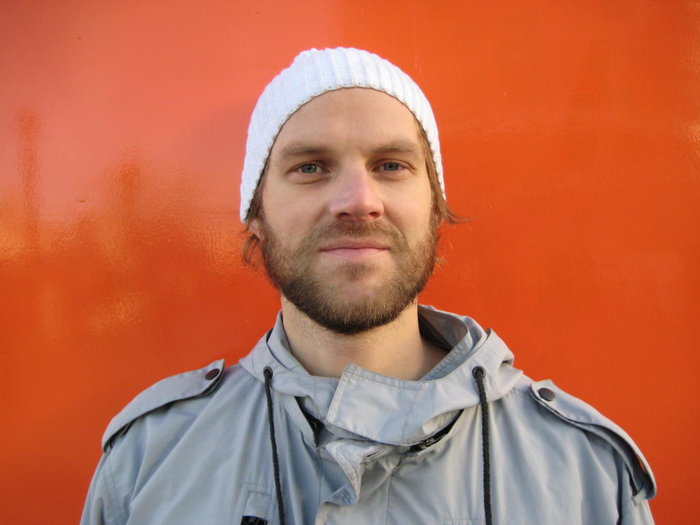 Adam Forslund är Freerides nya surfexpert.