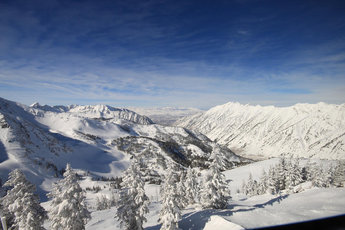 Vyn från Hidden Peak (Snowbird) ner i Big Cottonwood Canyon och Salt Lake City.