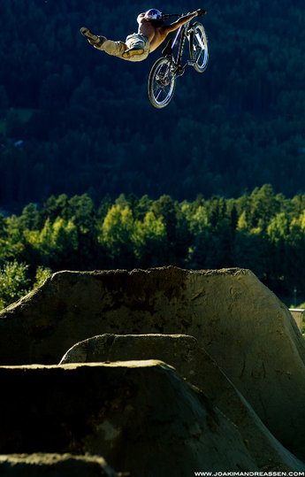 Andreu Lacondeguy tar luft i Hafjell.