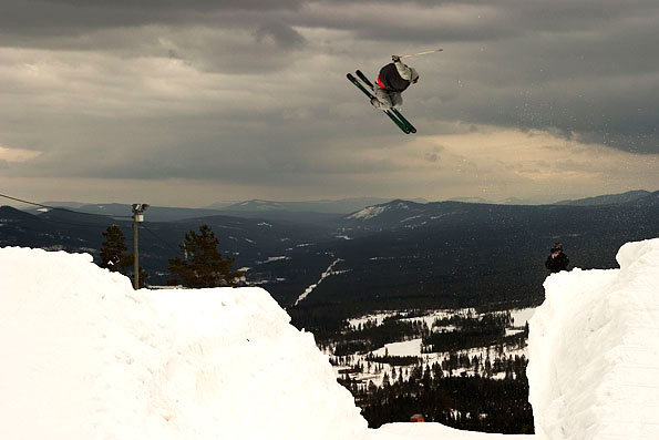 Erik Strand i en 540 över channel gapet i Trysil, Våren 04. Marcus Hansen filmar för Absence i bakgrunden