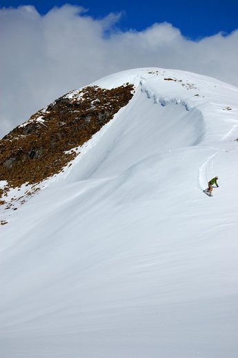 Johan Petterson drar en linje.