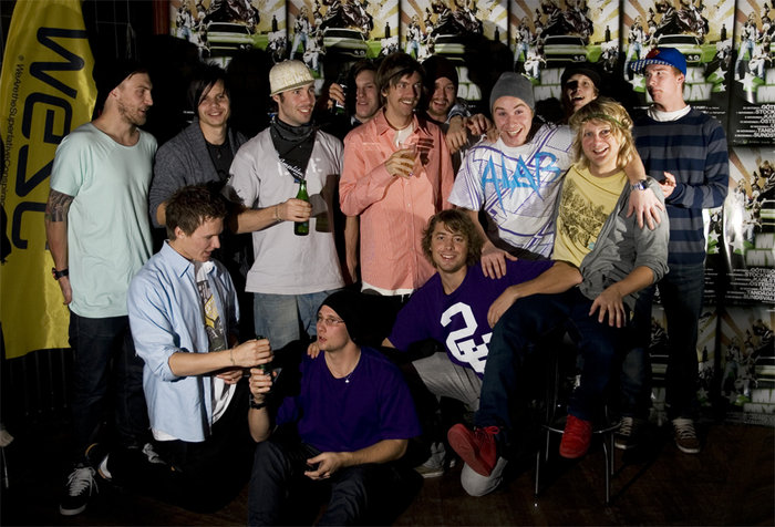 Alla andrahandspojkar samlade för ett klassfoto.