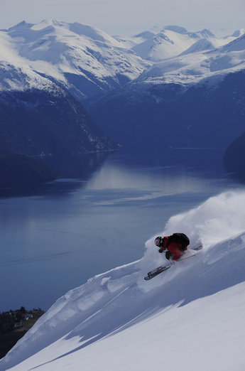 Strandafjellet ingår i Alppasset.