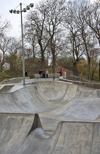 Pooldelen av parken som är designad av Stefan Hauser och Placed To Ride, ”Love seat” syns längst bort.