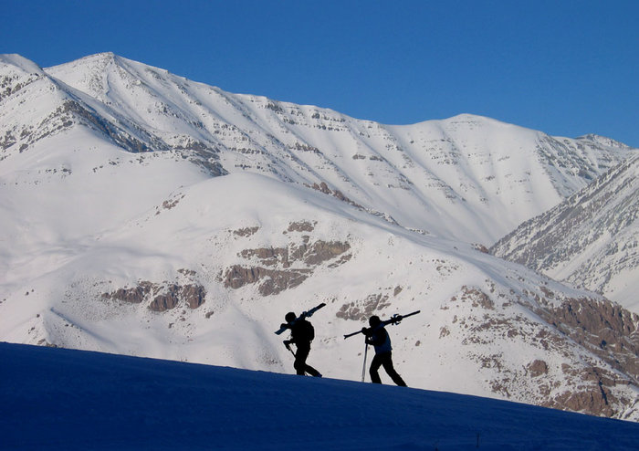 Hiking i bergen runt Dizin.