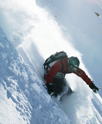 Dan-Marcus bearbetar persisk snö.