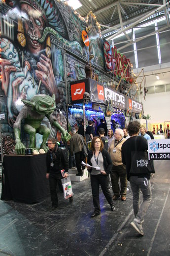 Ride Snowboards spökhus. Mässans flashigaste monter!