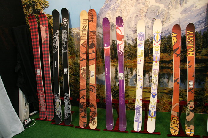 Lumbjack, 185 cm, 155-120-145 mm (Rocker), BC Gryfion, 189 cm, 134-99-145 mm, BC Dirty Bears, 182 cm, 134-99-124 mm, LS Storm, 168 cm, 116-82-111 mm, LS Local Beauty, 160 cm, 116-82-111 mm, JS Surplus, 150 cm, 116-82-111 mm