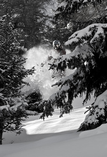 Lättillgänglig skogsåkning finns det gott om. Här utforskar Frenkel åkningen lite närmare.