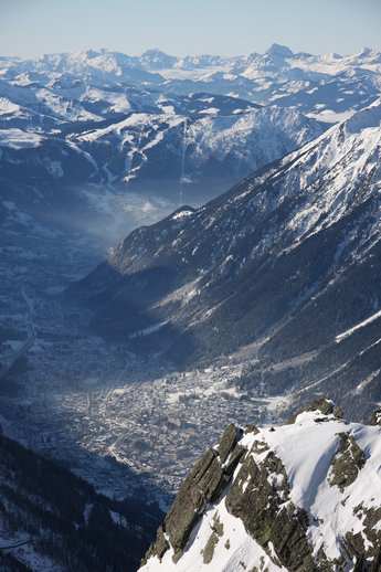 Chamonix, mysig stad omgiven av fantastiska berg. 