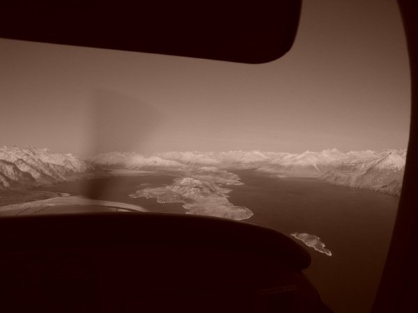 Airborn med över panoramavy över Alaska.