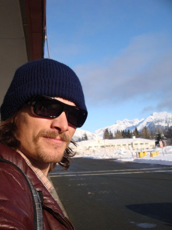 Båda fötterna på jorden efter en mastodontflygning.