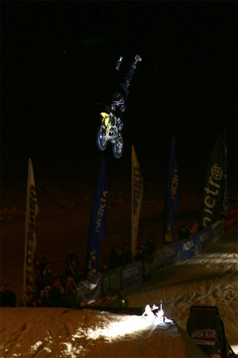  Daniel drar av en läcker superman