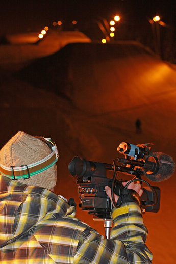 JOSS 2009 har inte ens startat, Einar är ändå framme med kameran och filmar i parken.