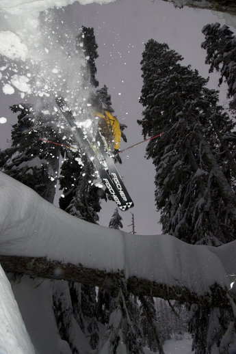 Christian Björk rockar i Mount Bakers fantastiska offpist. Sändare och en kompis är allt som krävs för att få köra.