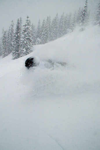 Martin Åkesson är i snön.