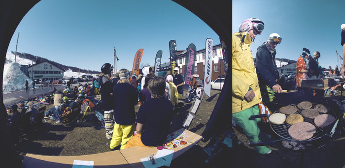 Samtidigt som solen steker på oss, står grillarna på fullt ös och ger burgarna den härligt gyllenbruna färgen.