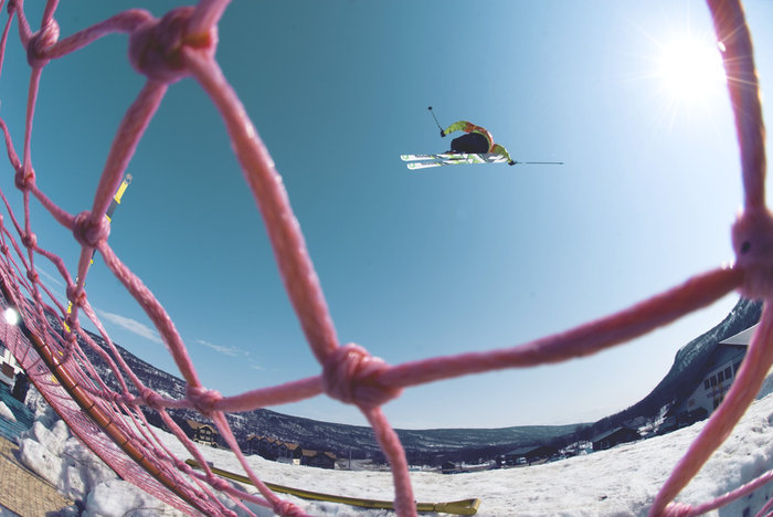 Tobias Sellfors är en av de som tar mest luft i kornern och en av kandidaterna till Skullcandy highest air.