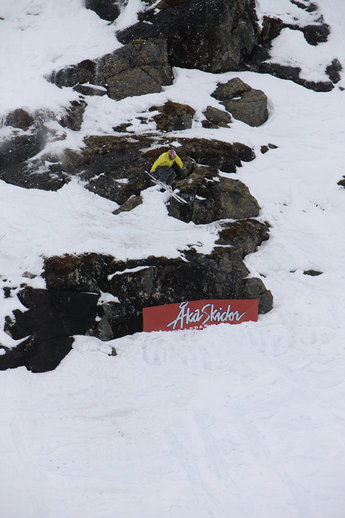 Windstedts flyg centralt på Sadeln.