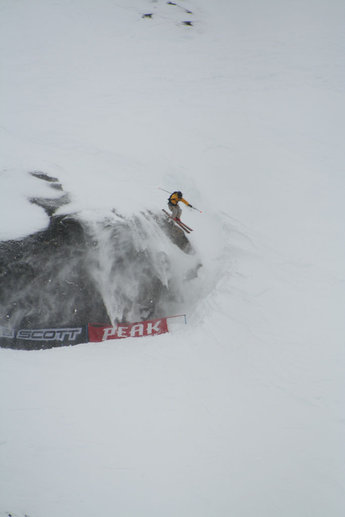 Joonas Karhumaa på väg ner i Ravinen.