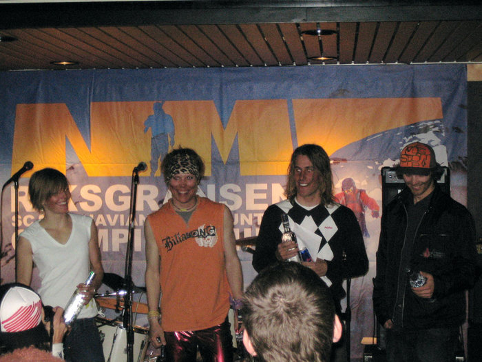 På prispallen: Stina Jacobsson, Joonas Karhumaa, Henrik Windstedt, och Björn Lindgren.