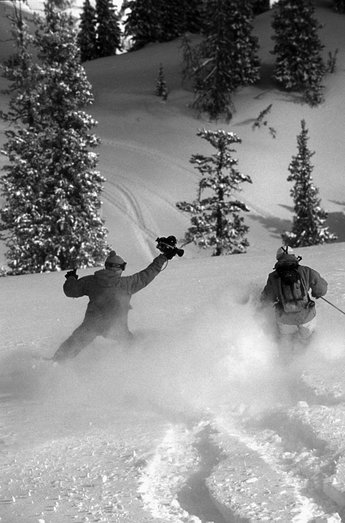 Kris Ostness filmar Niklas Karlström för Teddybear Crisis i Alta i USA.