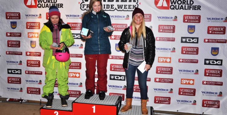 Karin Stöckel, Anna Smoothy (NZL) och Malin Karlsson på pallen i Verbier.