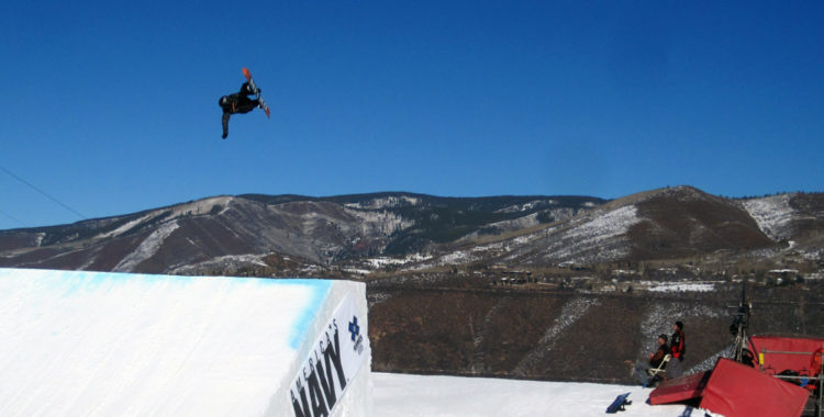 Sven Thorgren gör en Cab Underflip.
