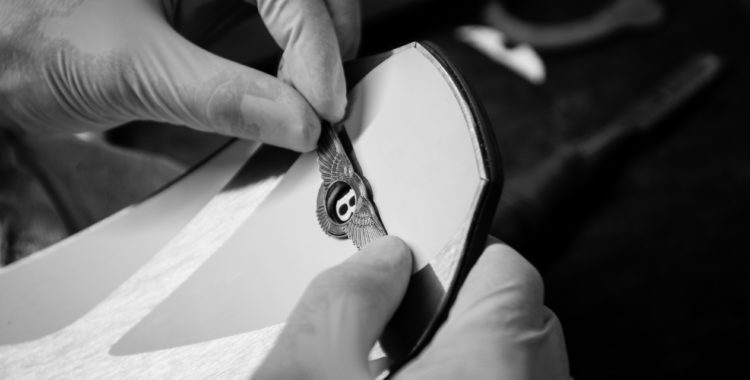 Om du har 8640 euro över kan du lägga dem på ett par Bentley-skidor. 