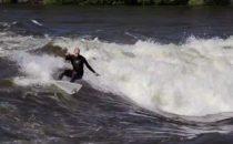 Terje Håkonsen flodsurfar