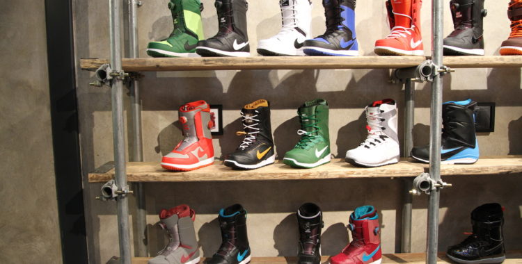 Nike lägger ner sin satsning på snowboard- och skidprylar.