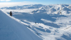 Skistar drar ner på personal i Norge