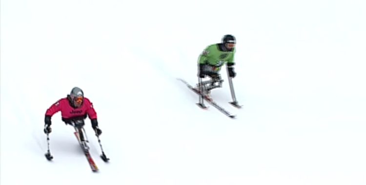 Monoskicross – som skicross fast i sitski. Hur coolt?!