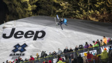 X Games Live: Superpipe skidor (00:55)