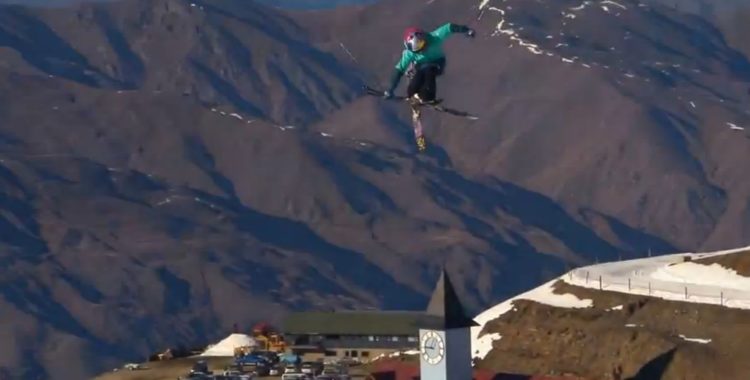 Kelly Sildaru flyger över Cardrona där hon vann NZ Open