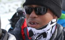 Tiger Woods får tanden utslagen i skidbacken