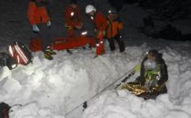 Man överlever 10 timmar begravd i en lavin