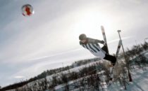 Real Skifi kickar boll