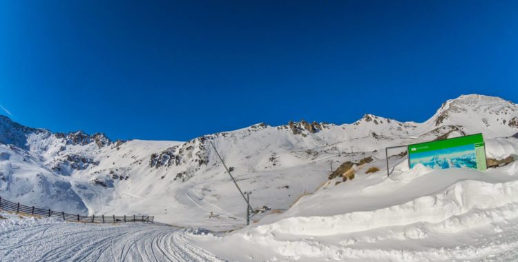 Tre veckor innan öppning ser det såhär bra ut i The Remarkables, Nya Zeeland.