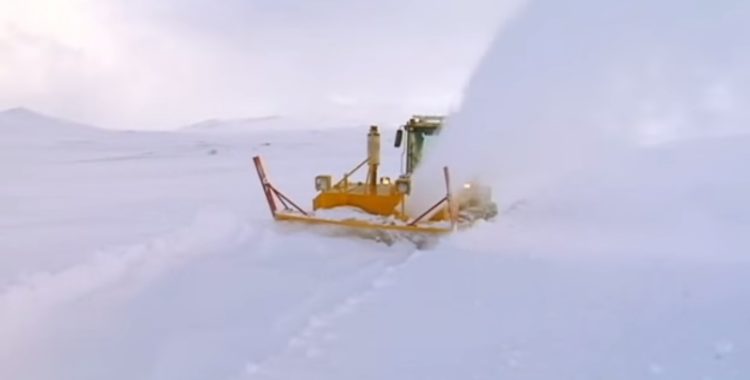 Snöröjning i Stekenjokk. OBS. Gammal bild.